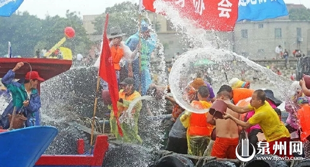 今天泉州数万人围观海上这一幕！大量高清图片刷屏……