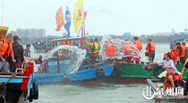 今天泉州数万人围观海上这一幕！大量高清图片刷屏……