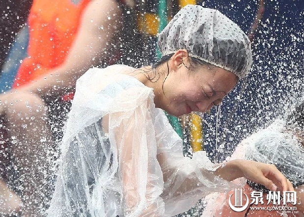 今天泉州数万人围观海上这一幕！大量高清图片刷屏……