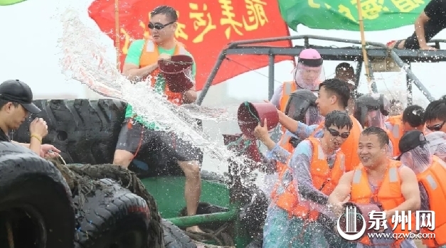 今天泉州数万人围观海上这一幕！大量高清图片刷屏……