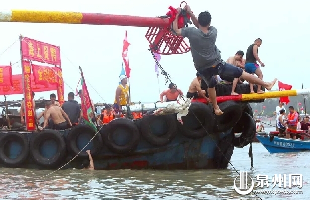 今天泉州数万人围观海上这一幕！大量高清图片刷屏……