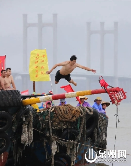 今天泉州数万人围观海上这一幕！大量高清图片刷屏……