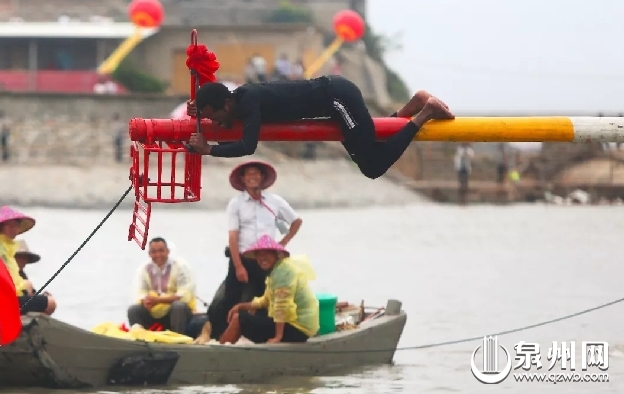 今天泉州数万人围观海上这一幕！大量高清图片刷屏……