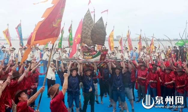 今天泉州数万人围观海上这一幕！大量高清图片刷屏……