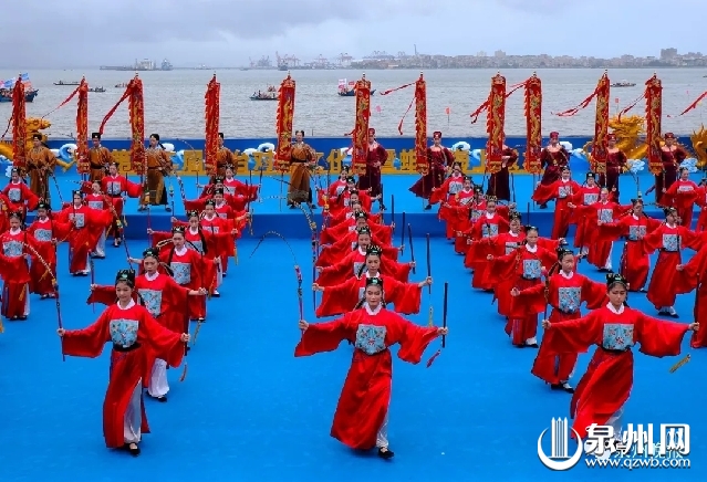 今天泉州数万人围观海上这一幕！大量高清图片刷屏……