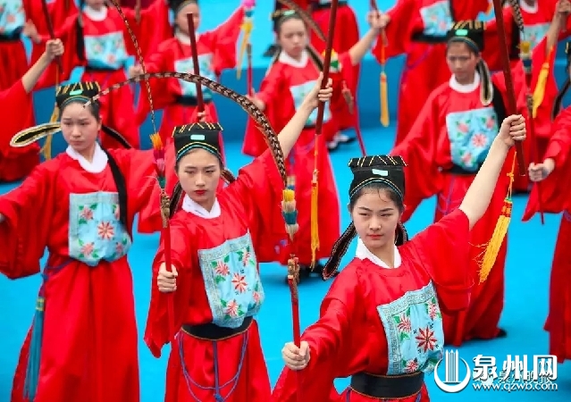 今天泉州数万人围观海上这一幕！大量高清图片刷屏……