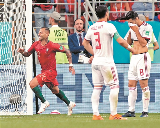 夸雷斯马（左）庆祝进球 （新华）