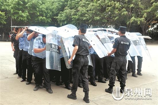 在侨乡体育馆开展安全生产应急演练 