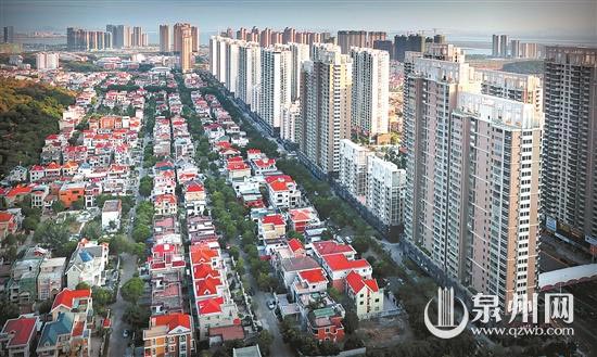 如今市民住上带电梯的高层住宅已是普遍现象，买别墅的人也越来越多。