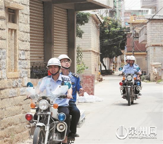 骑上摩托车实地检查 