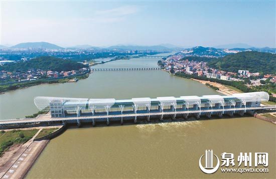 2015年10月12日拍摄的福建向金门供水工程陆上管道引水点——泉州金鸡拦河闸。