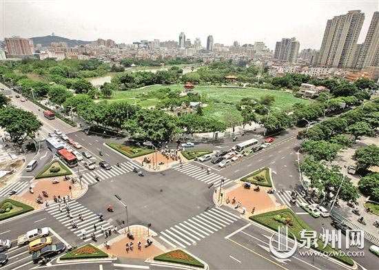 如今，中心市区的道路交通设施已经更加完善。（资料图片）
