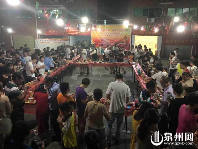 百家宴增进了邻里感情