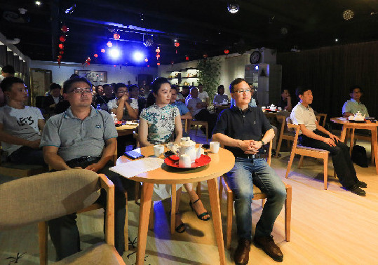 与会代表在现场做主题分享