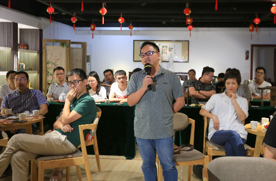 与会代表在现场做主题分享