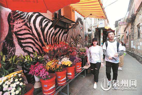 行走在西街的小巷 行走在西街的小巷