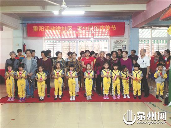 老少齐聚一堂其乐融融 老少齐聚一堂其乐融融