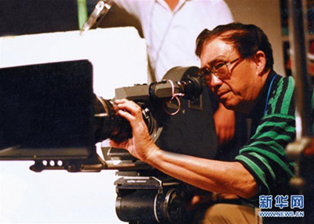 谢晋生前拍摄影片《鸦片战争》时的工作照（