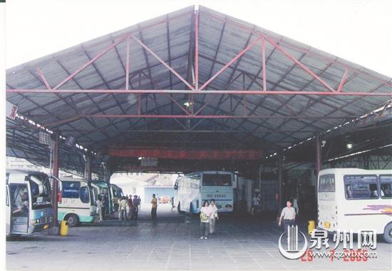 2005年的泉州车站停车场 2005年的泉州车站停车场