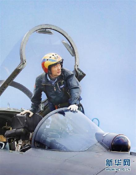 蒋佳冀登机准备训练 蒋佳冀登机准备训练