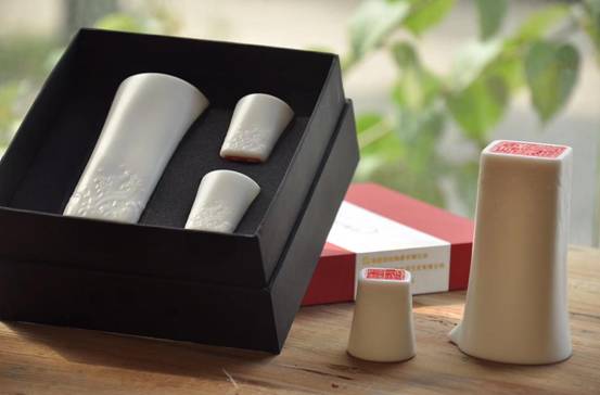 063dc2ed8762e8cf7dc1264c5b48b82