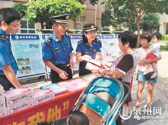 深入住宅小区开展普法宣传 深入住宅小区开展普法宣传