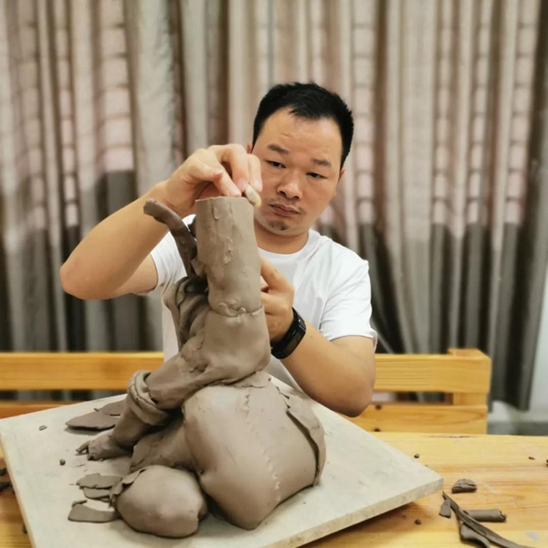 2019罗小平雕塑61泥片成型塑造艺术研修班师生作品展