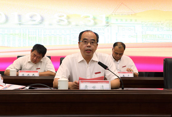 王松柏指出,今年来我校以"做强福建示范校,跻身国家优质校,争创国家双