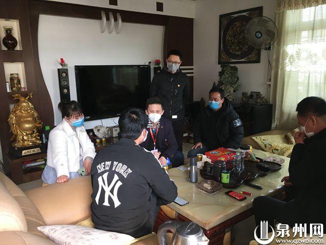 驻村干部动员家属严格按照有关规定,丧事简办。 驻村干部动员家属严格按照有关规定,丧事简办。