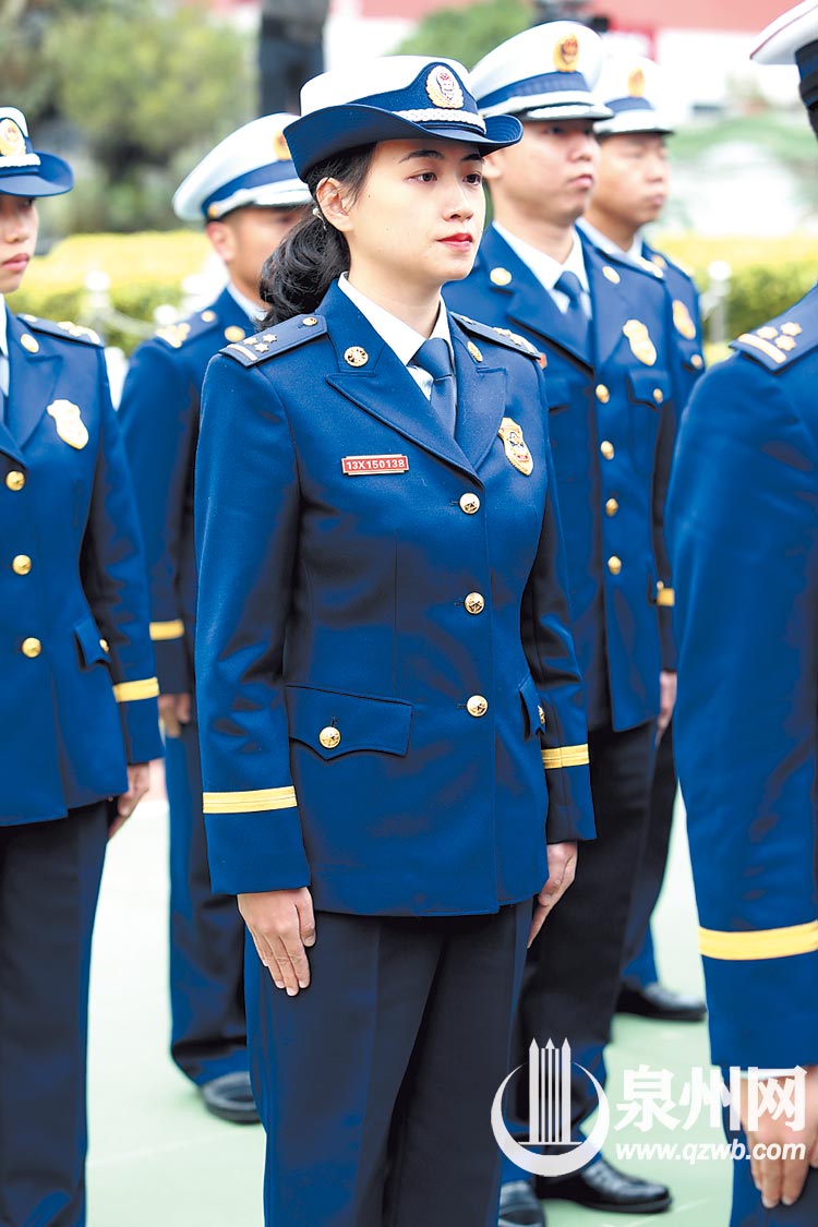 橄榄绿变火焰蓝泉州消防救援支队举行换装仪式